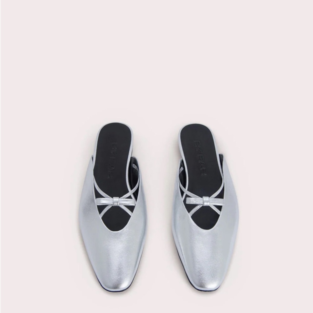 FINN SILVER METALLIC
LEATHER